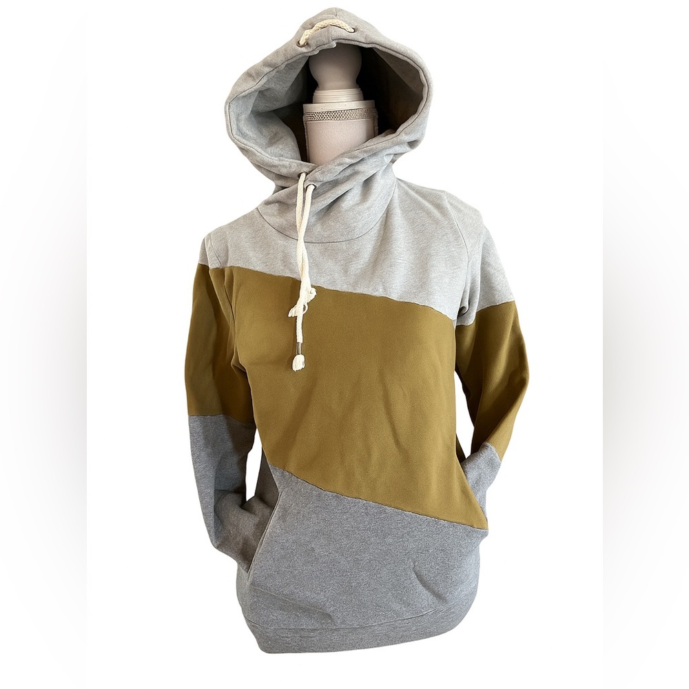 Ampersand Avenue Tricolor Hoodie Sweatshirt | Size S soft sweatshirt camping